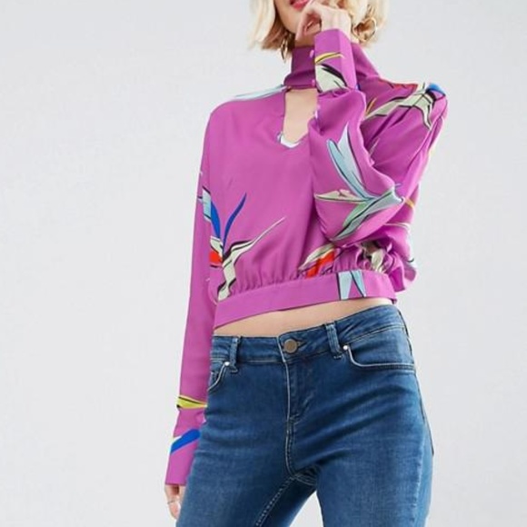 pink batwing crop top with open back - Picture 2 of 6